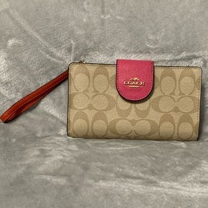 NWT Coach Colorblock Signature Tech Wallet